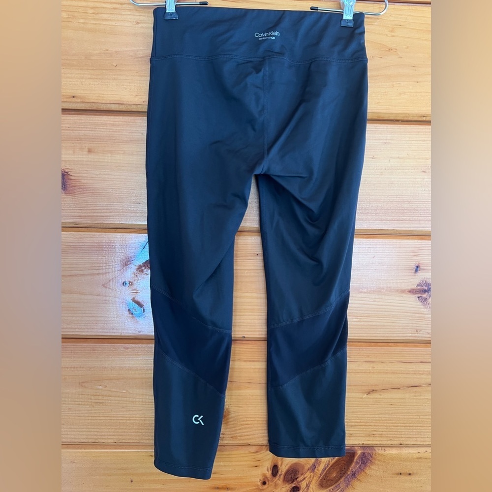 Calvin Klein Performance Wick Womens Cropped Black Leggings Size Small.